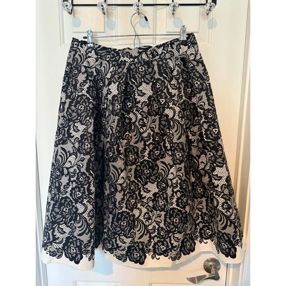 White House Black Market A- line Lace Print  Black White Flowy Skirt Women Sz 12 - Picture 3 of 9